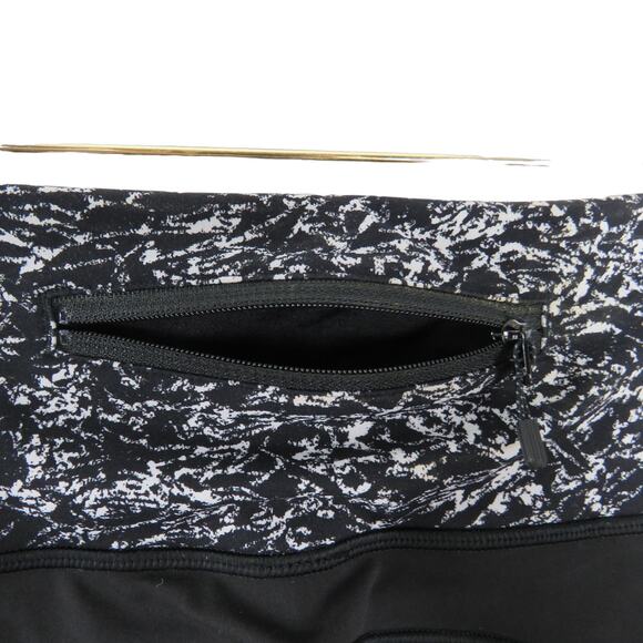 Lululemon Fresh Tracks Tight Black & White Waistband Full Length Leggings Size 2 - Picture 9 of 10